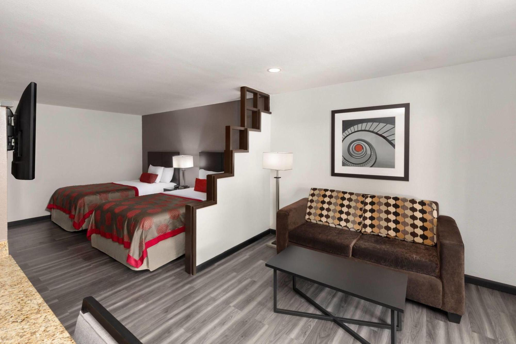 Hotel Ramada By Wyndham 3*