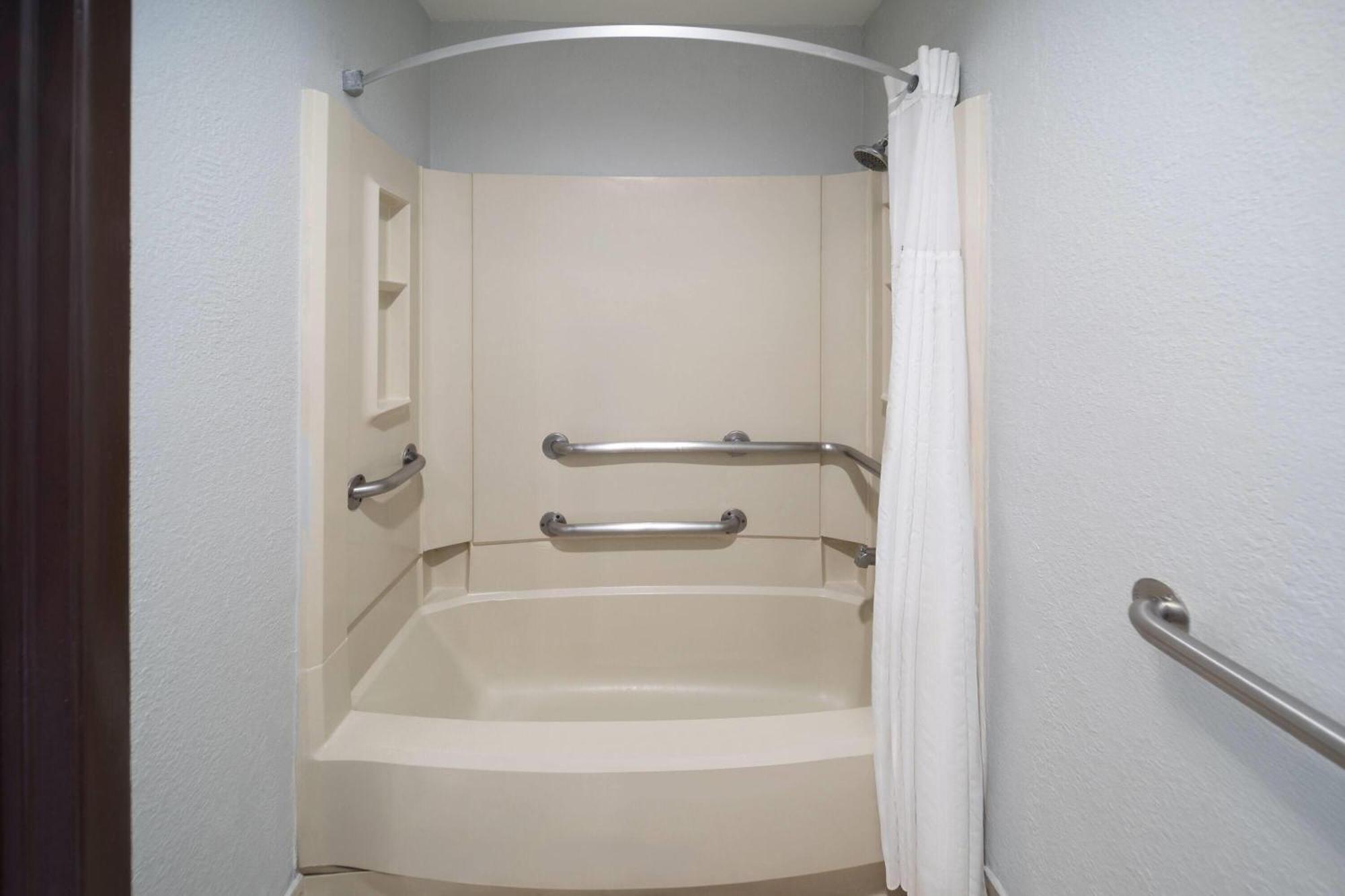 Ramada By Wyndham Hotel 3*